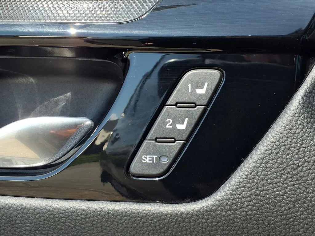 Used 2023  Honda EX-L image 22