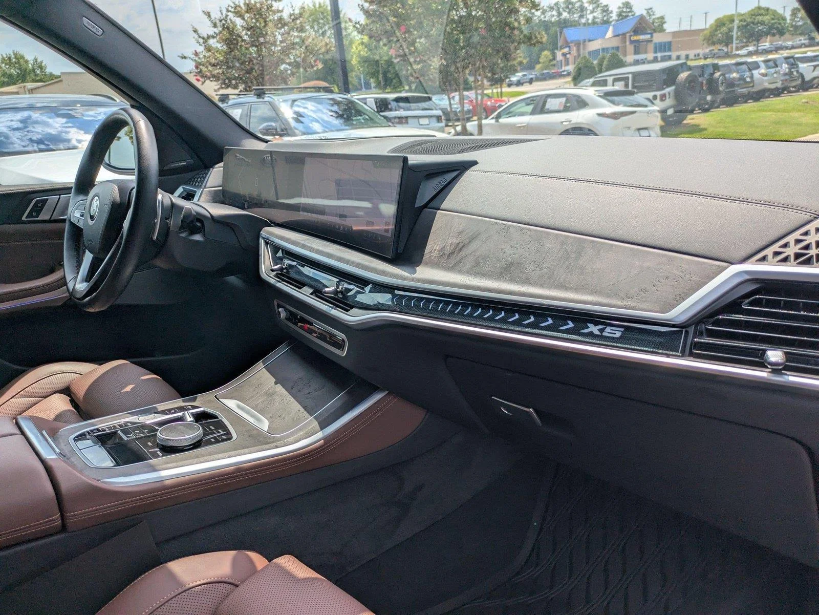 Used 2025 Mineral White Metallic BMW xDrive40i image 36
