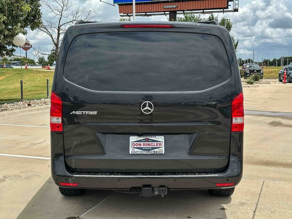 Used 2022  Mercedes-Benz Cargo image 4