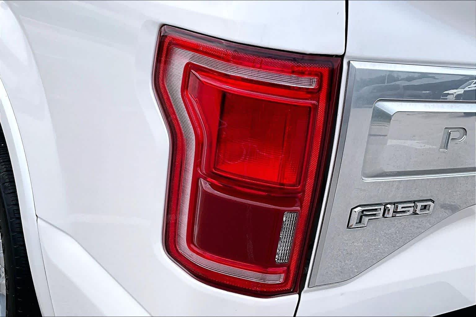 Used 2015 White Platinum Metallic Tri-Coat Ford Platinum image 29