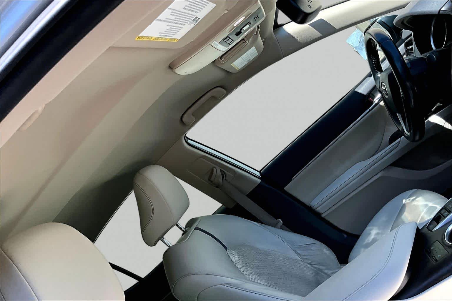 Used 2021 Wind Chill Pearl Toyota Hybrid XLE image 14