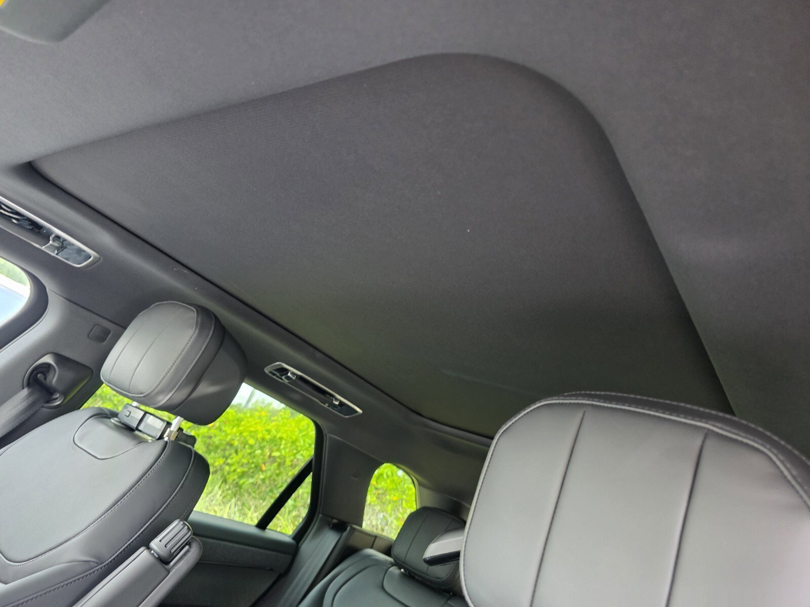 Used 2026 Carpathian Grey Premium Metallic Land Rover P360 SE image 12