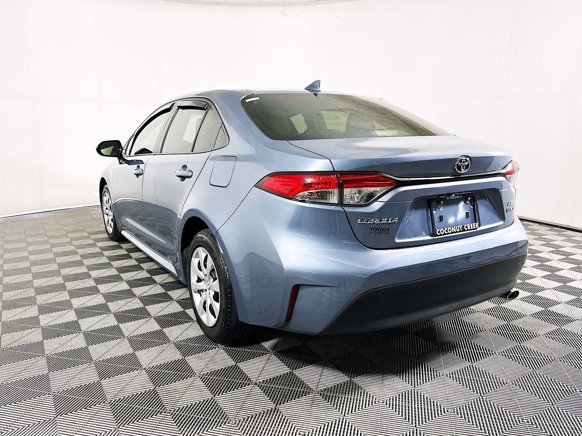 Used 2025 Celestite Toyota Hybrid LE image 5