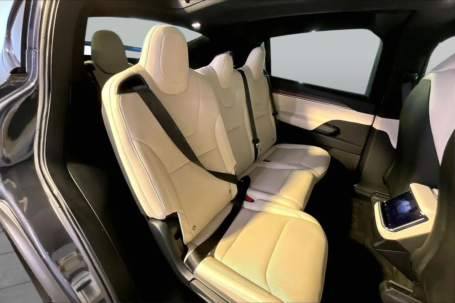 Used 2024 Pearl White Multi-Coat Tesla  image 18
