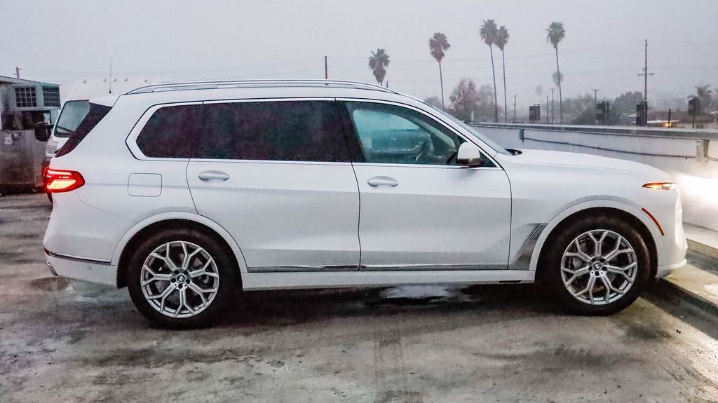 Used 2023 White Metallic BMW xDrive40i image 13
