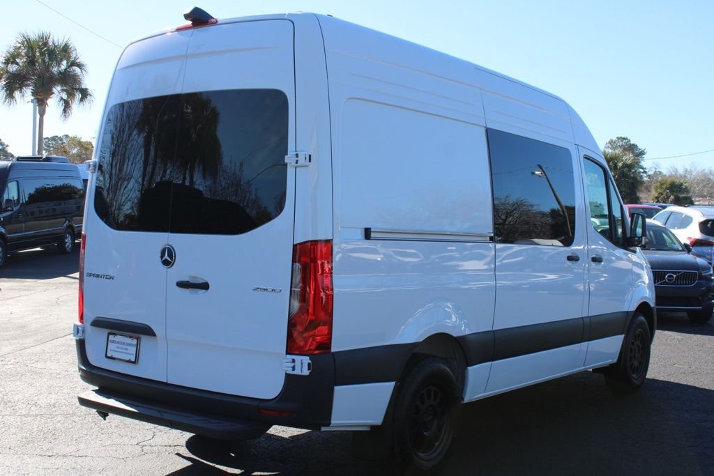 New 2026 Arctic+White Mercedes-Benz Crew 144 WB image 9