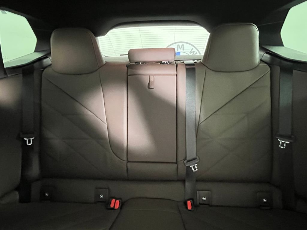 Used 2024 Gray BMW xDrive50 image 19