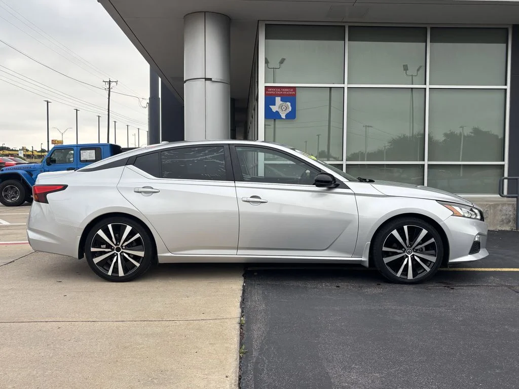 Used 2019 Nissan Altima SR with VIN 1N4BL4CV2KC216423 for sale in Bedford, TX