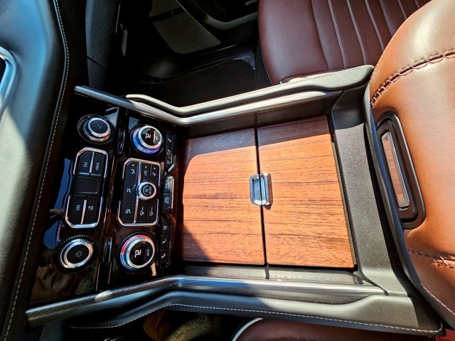 2024 GMC Yukon Denali Ultimate - Photo 45