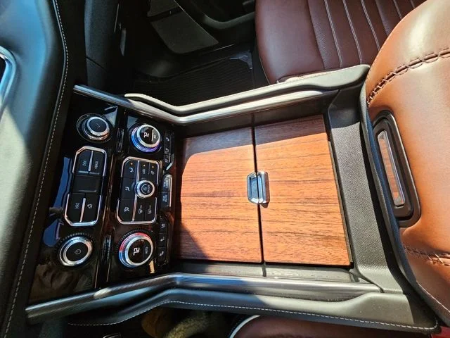 2024 GMC Yukon Denali Ultimate - Photo 45