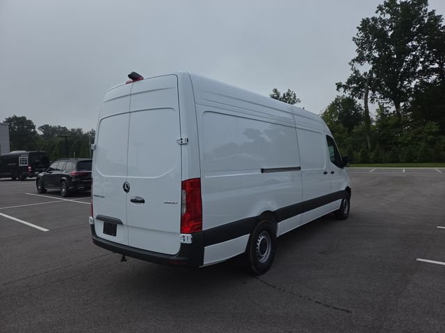New 2026 Arctic+White Mercedes-Benz Cargo 170 WB image 4