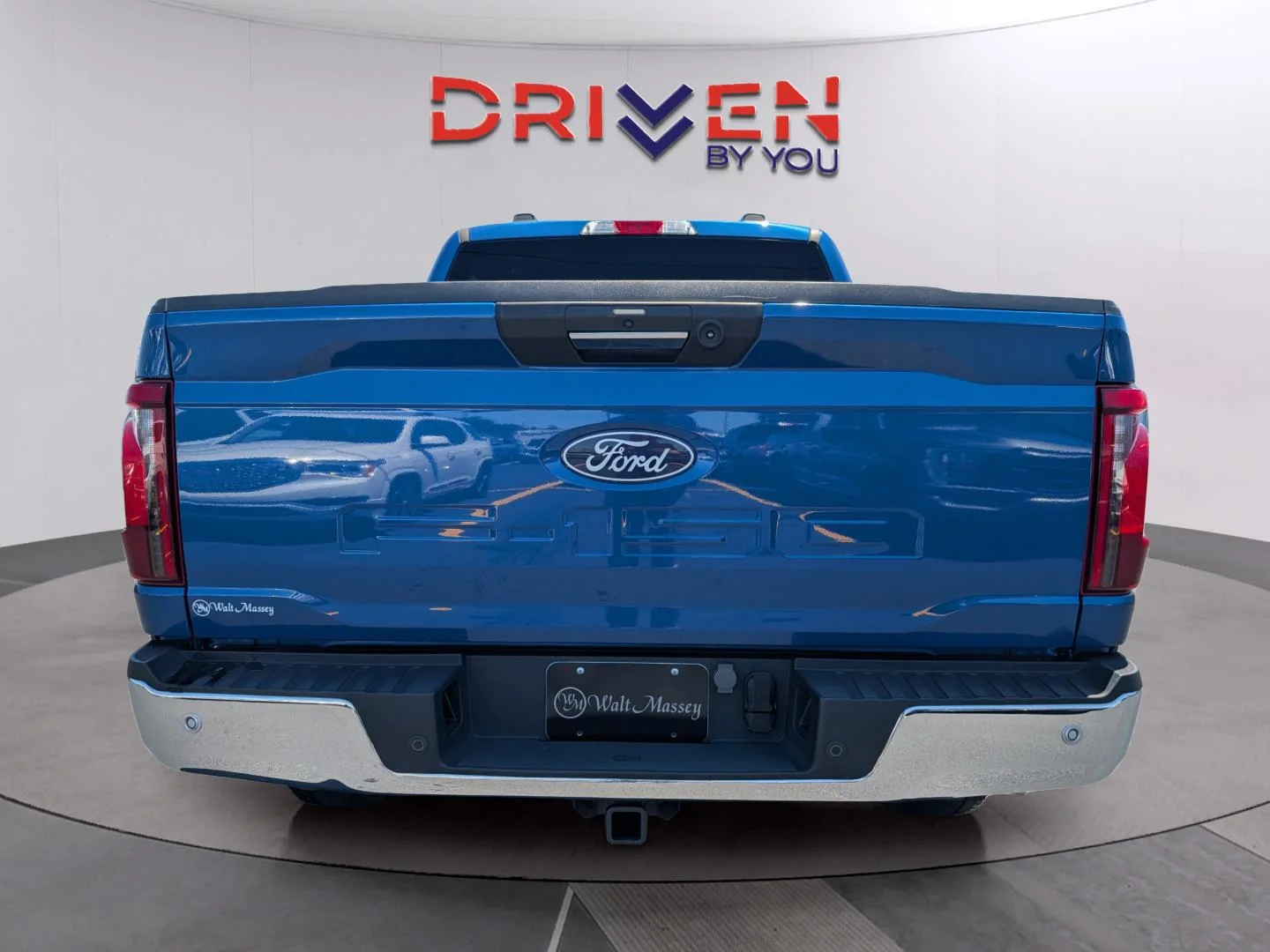 Used 2024 Oxford White Ford XLT image 4