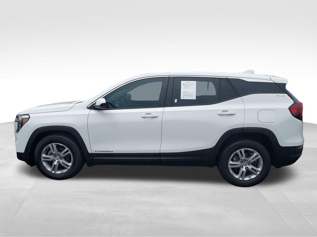 Used 2024 White GMC SLE image 2