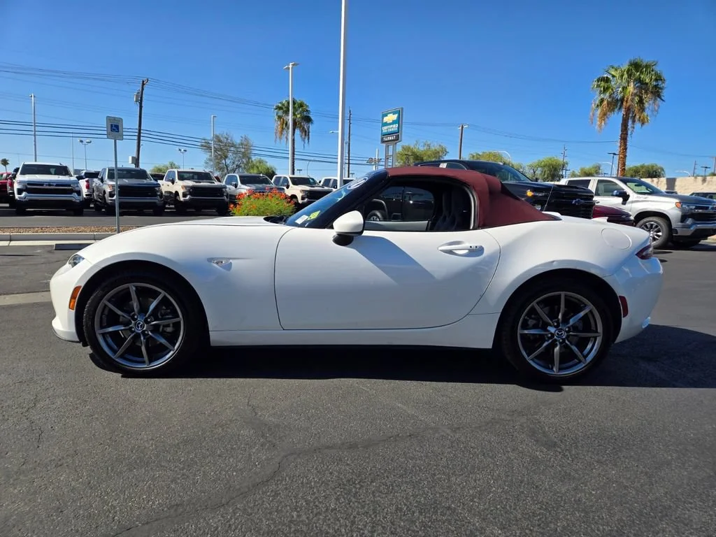 Used 2018 Snowflake White P Mazda Grand Touring image 3
