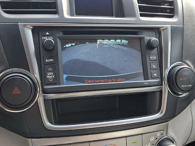 Used 2013 White Toyota SE image 20