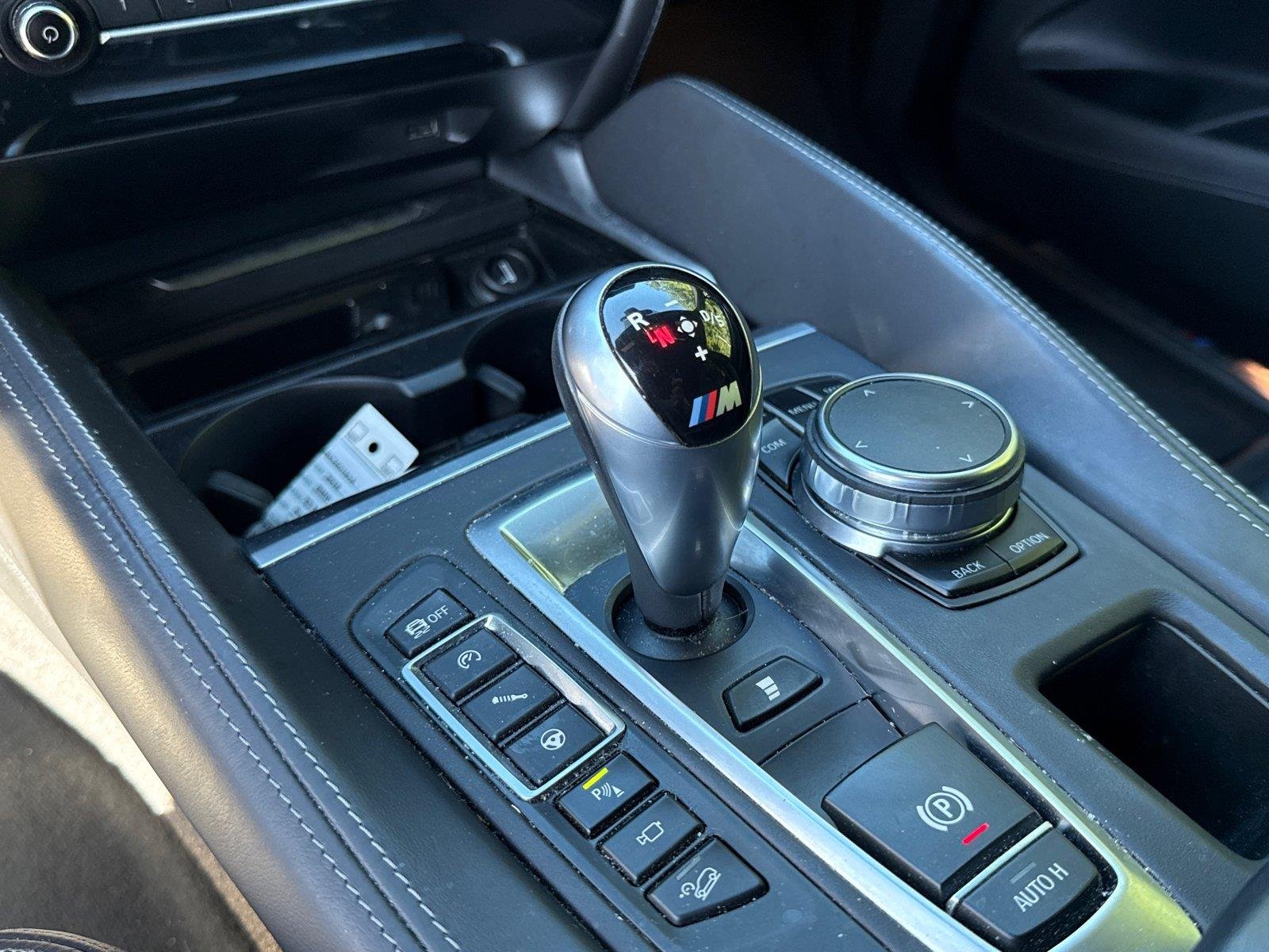 Used 2018 Black Sapphire Metallic BMW  image 19