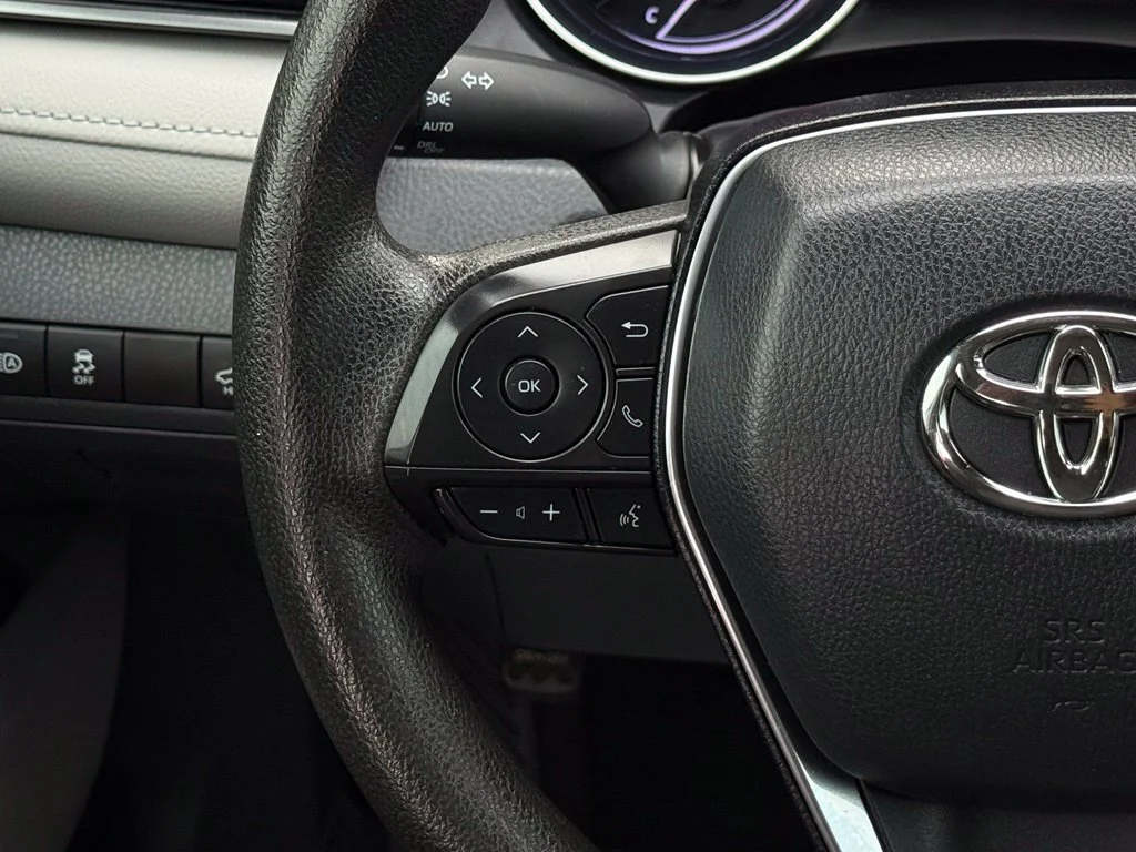 Used 2019 Super White Toyota LE image 23