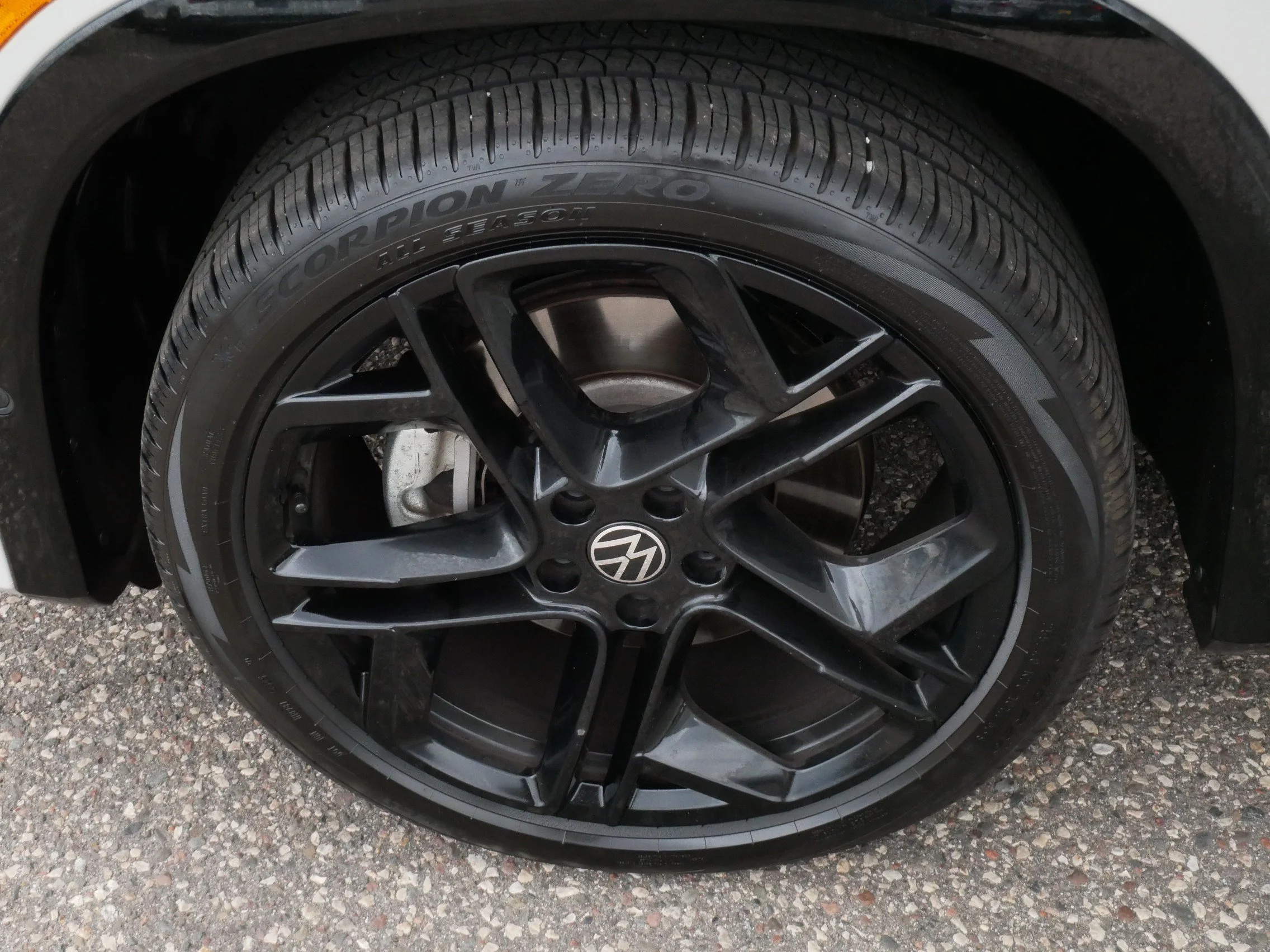 Certified Used 2025 Sandstone Volkswagen SE R-Line Black image 15
