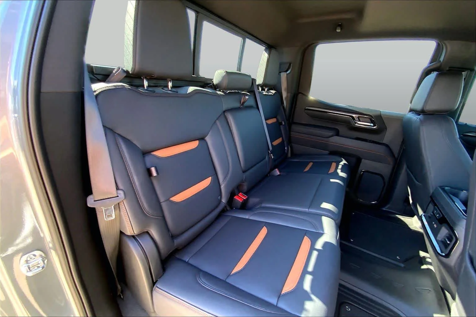 Used 2025 Sterling Metallic GMC AT4 image 19