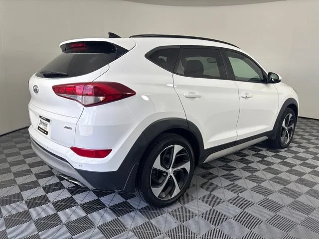 Used 2018 White Hyundai Value image 34