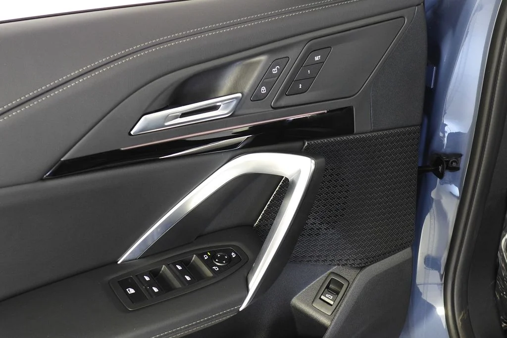 Used 2025  BMW xDrive28i image 12