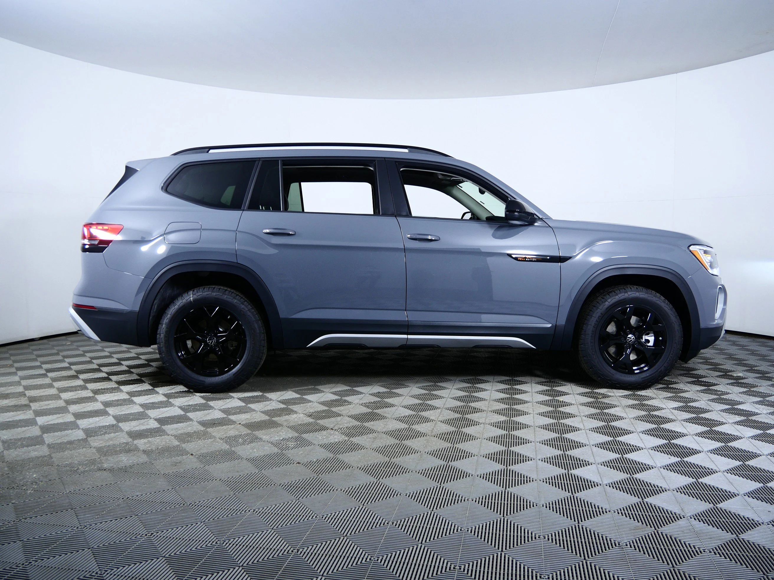 New 2026 Pure Gray Volkswagen 2.0T Peak Edition image 8
