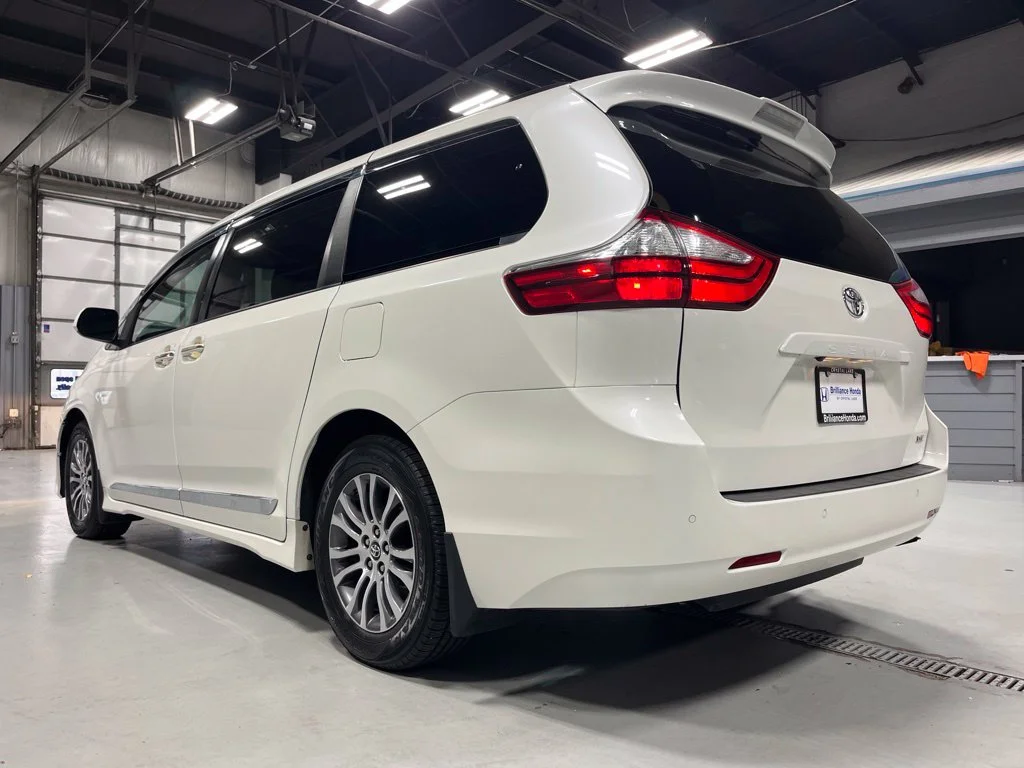 Used 2018 Blizzard Pearl Toyota XLE image 5