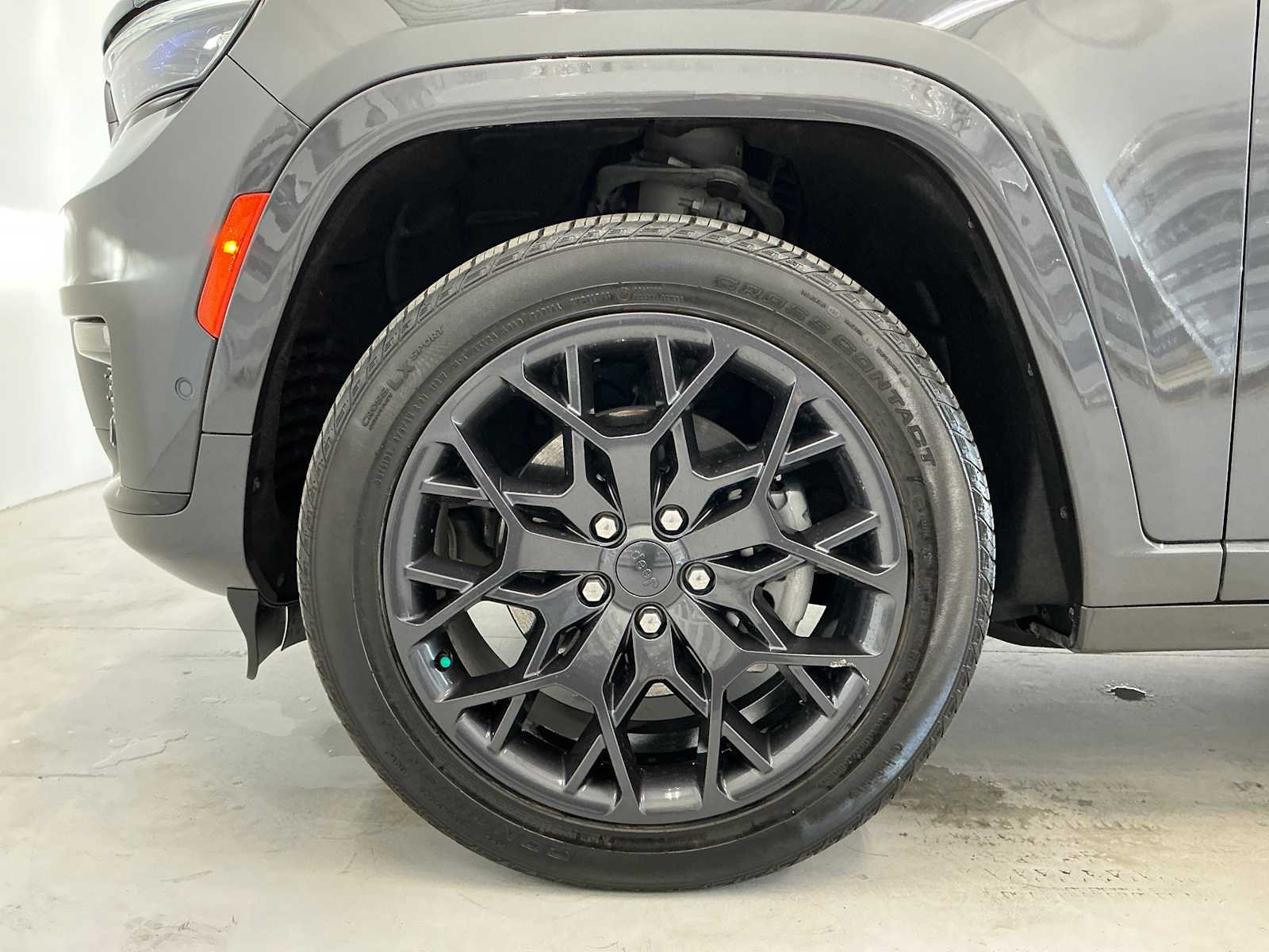 Used 2024 Baltic Gray Metallic Clearcoat Jeep Summit image 9