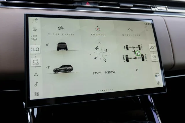 New 2026  Land Rover SE image 41