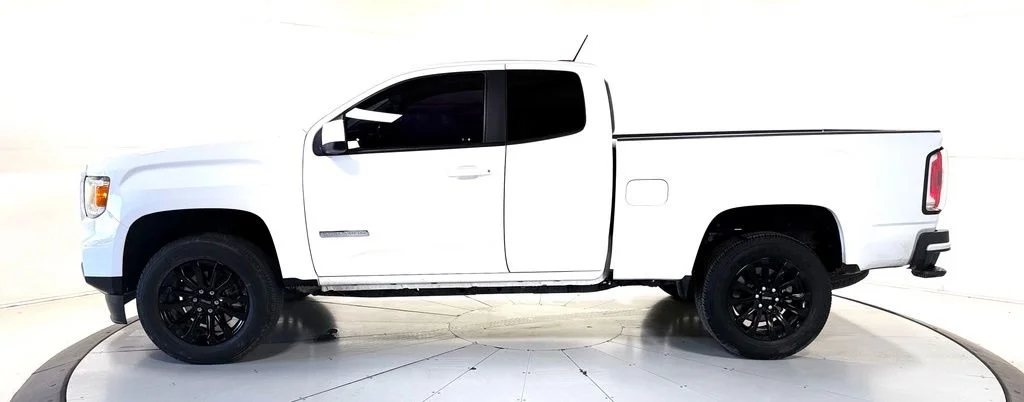 Used 2022 White GMC Elevation image 7