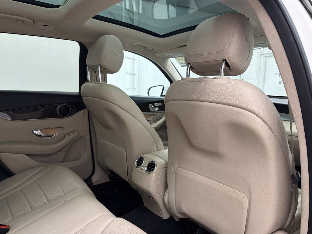 Used 2016 White Mercedes-Benz GLC 300 image 28