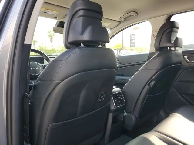 2025 Kia Sportage EX - Photo 11