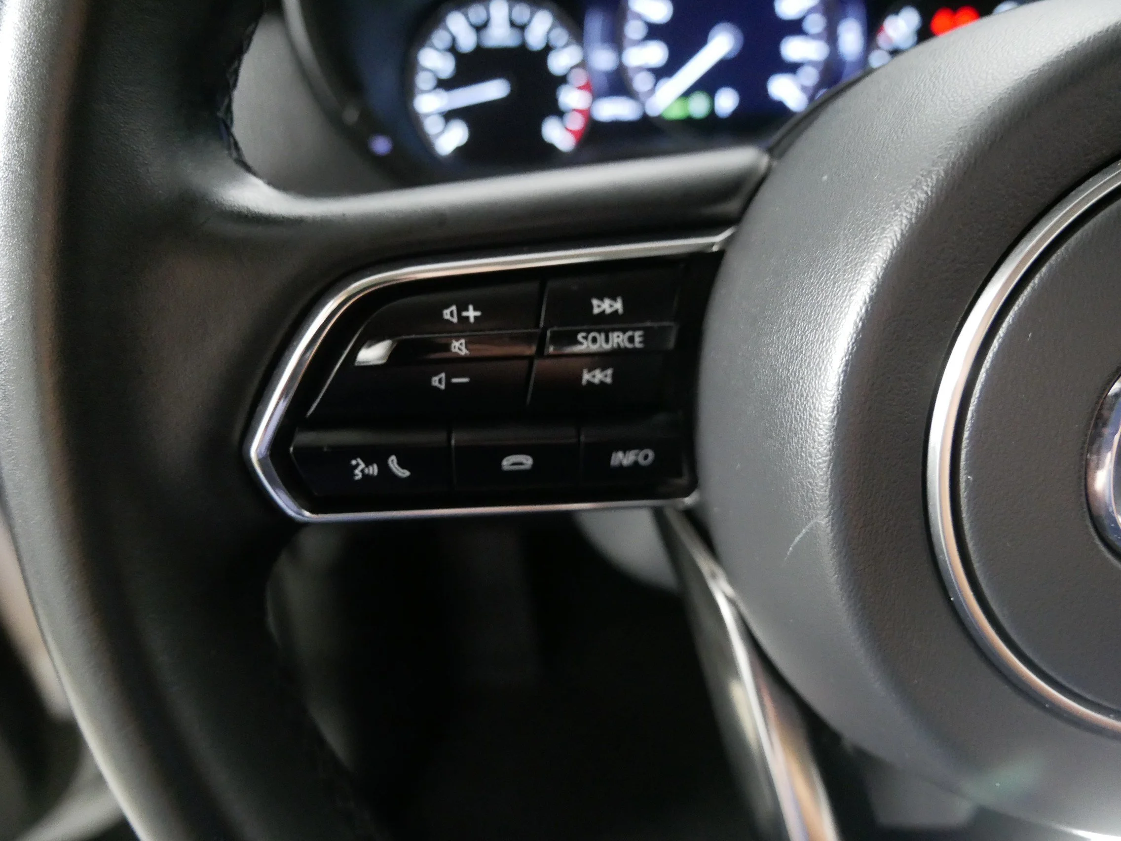 Used 2024 Sonic Silver Mazda 3.3 Turbo Premium image 27