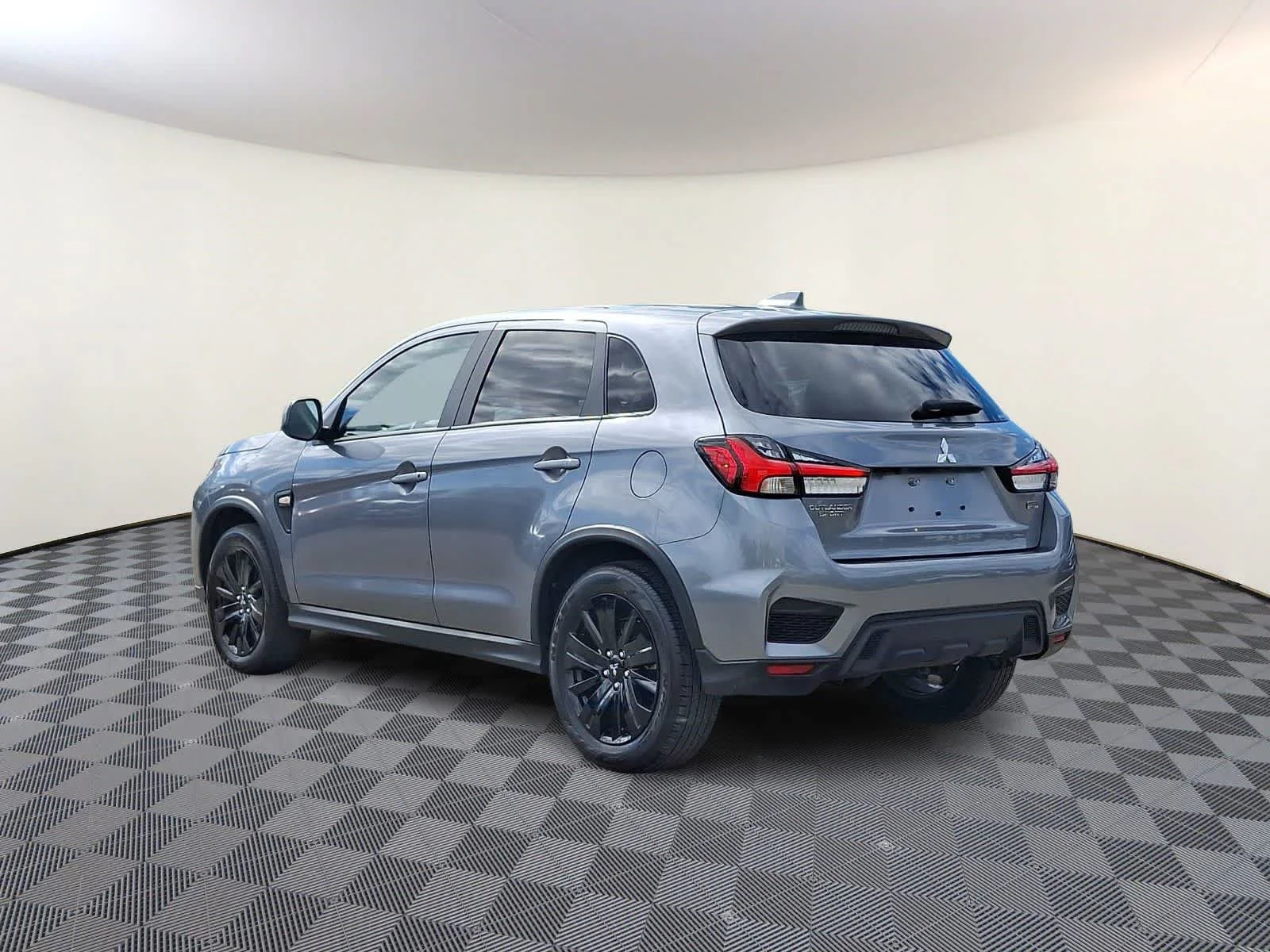 Used 2025 Mercury Gray Metallic Mitsubishi LE image 7
