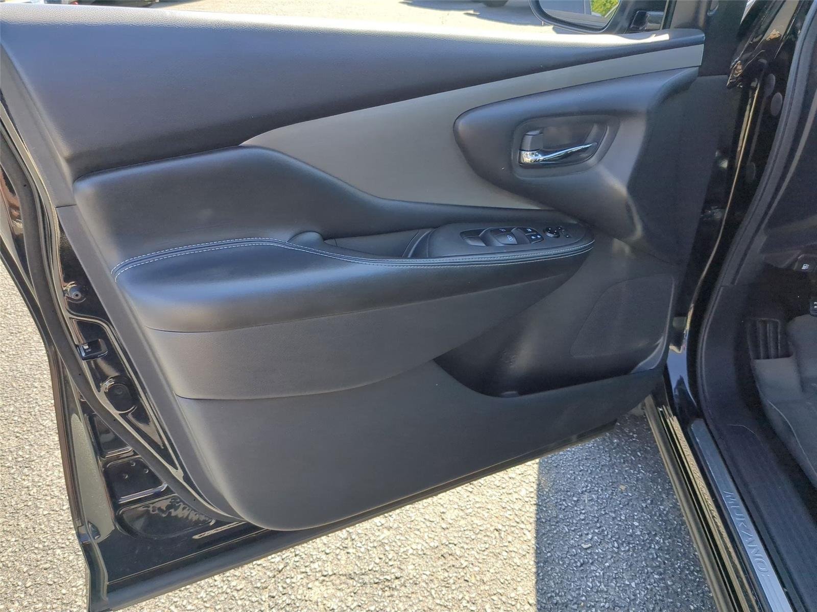 Used 2021 Magnetic Black Pearl Nissan SV image 15