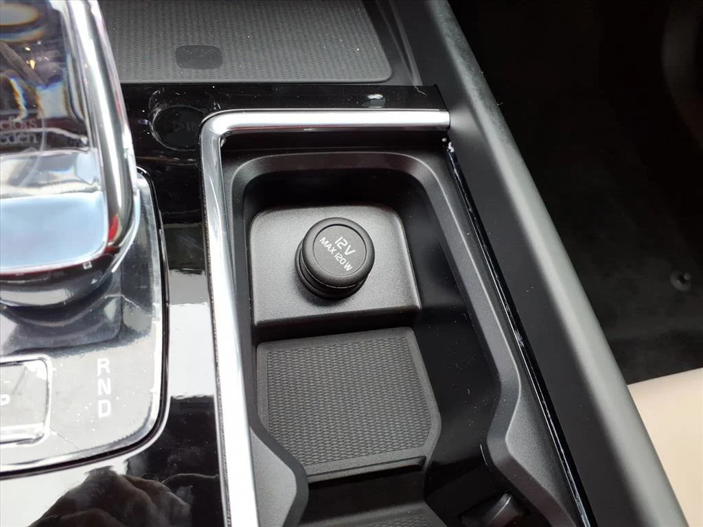 2026 Volvo XC60 Plus - Photo 20