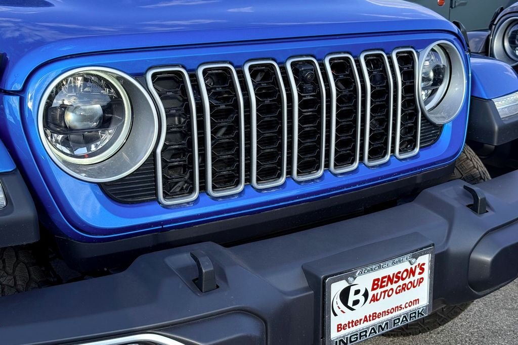 New 2025 Hydro Blue Pearl-Coat Exterior Paint Jeep Sahara image 3