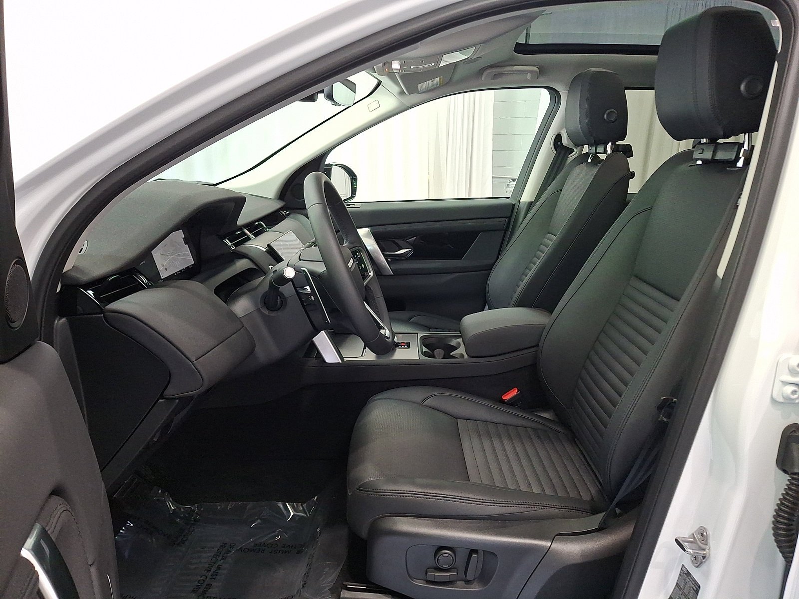 Certified Used 2025 Fuji White Land Rover  image 12