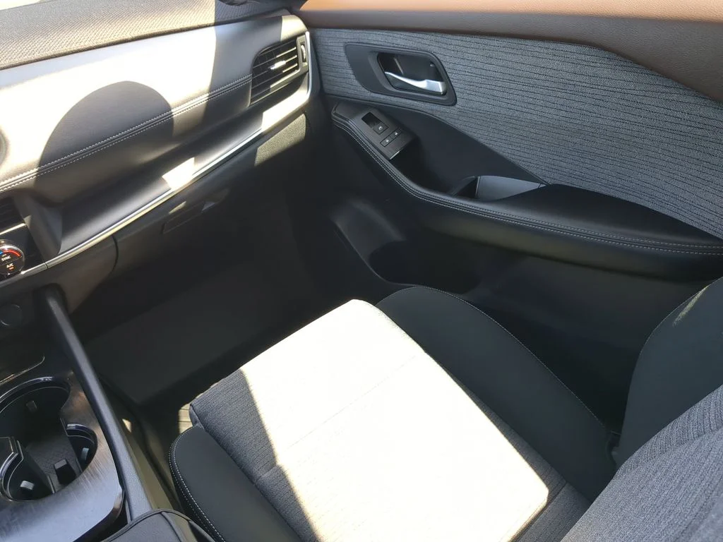 Used 2023 Silver Nissan SV image 15