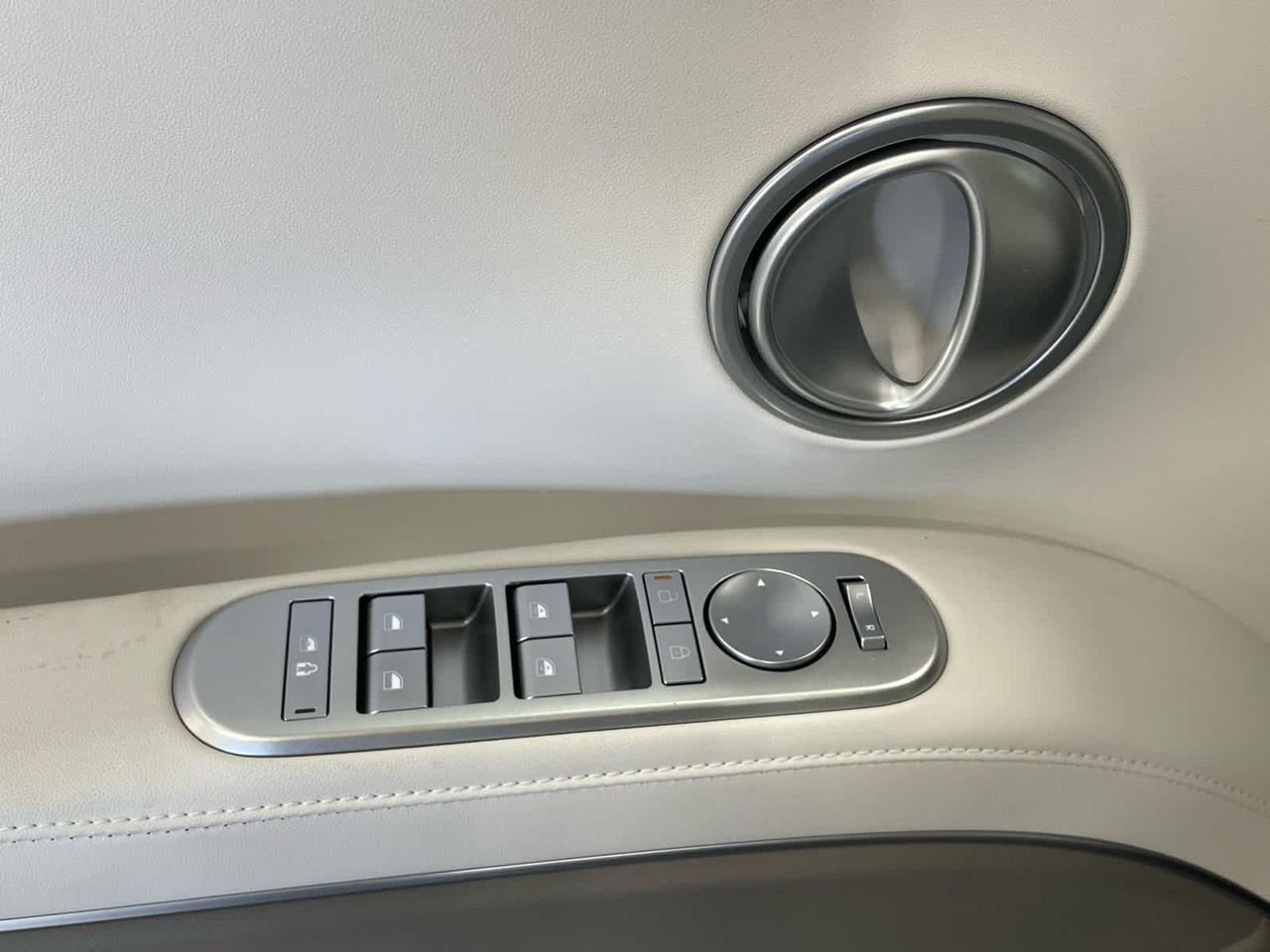 New 2026 Creamy White Pearl Hyundai SEL 7P image 28