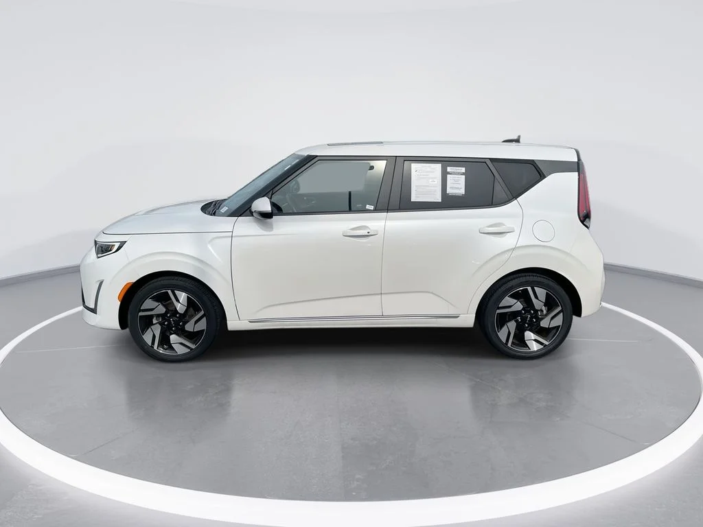 Used 2024 White Kia GT-Line image 5