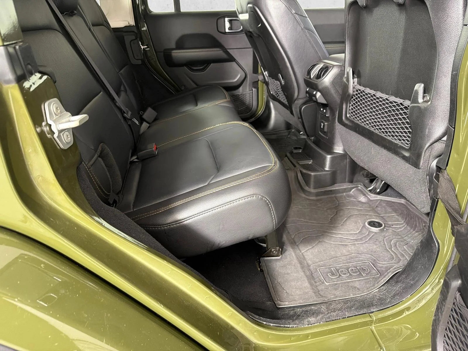 Used 2024 Green Jeep Sahara image 15