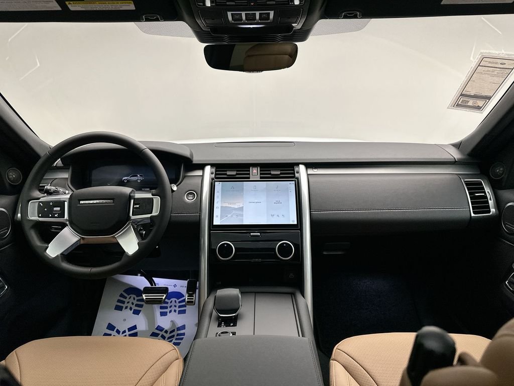 Used 2025 Fuji White Land Rover Dynamic SE image 6