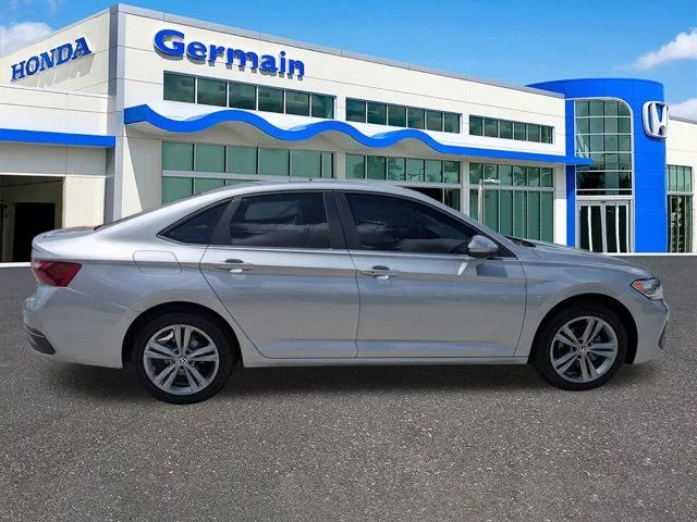 Used 2023 Silver Volkswagen 1.5T SE image 3