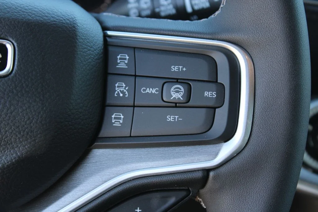 New 2026 High Gloss Black Exterior Paint Jeep Limited Reserve image 29