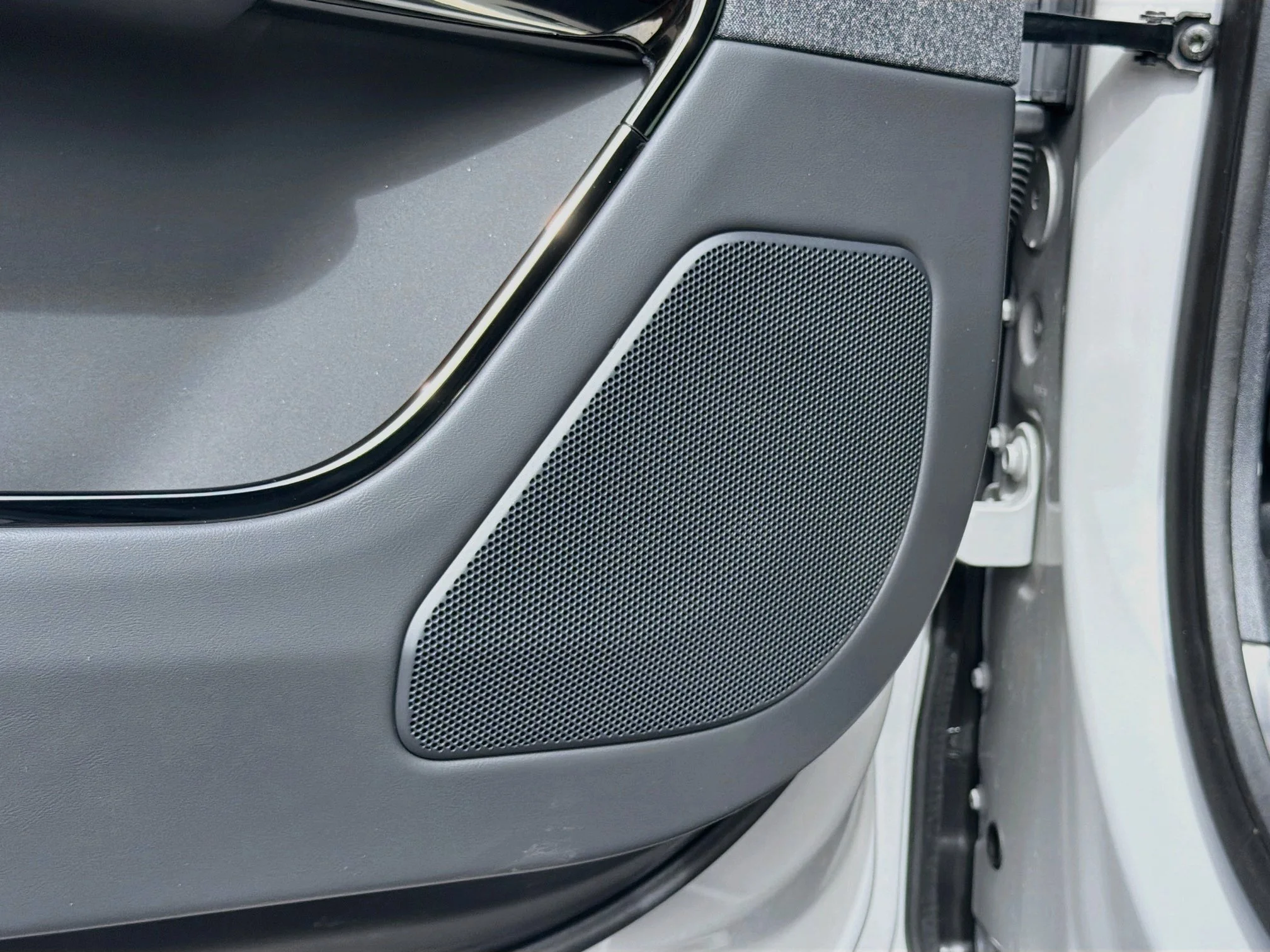 New 2026 Borasco Grey Land Rover SE image 25