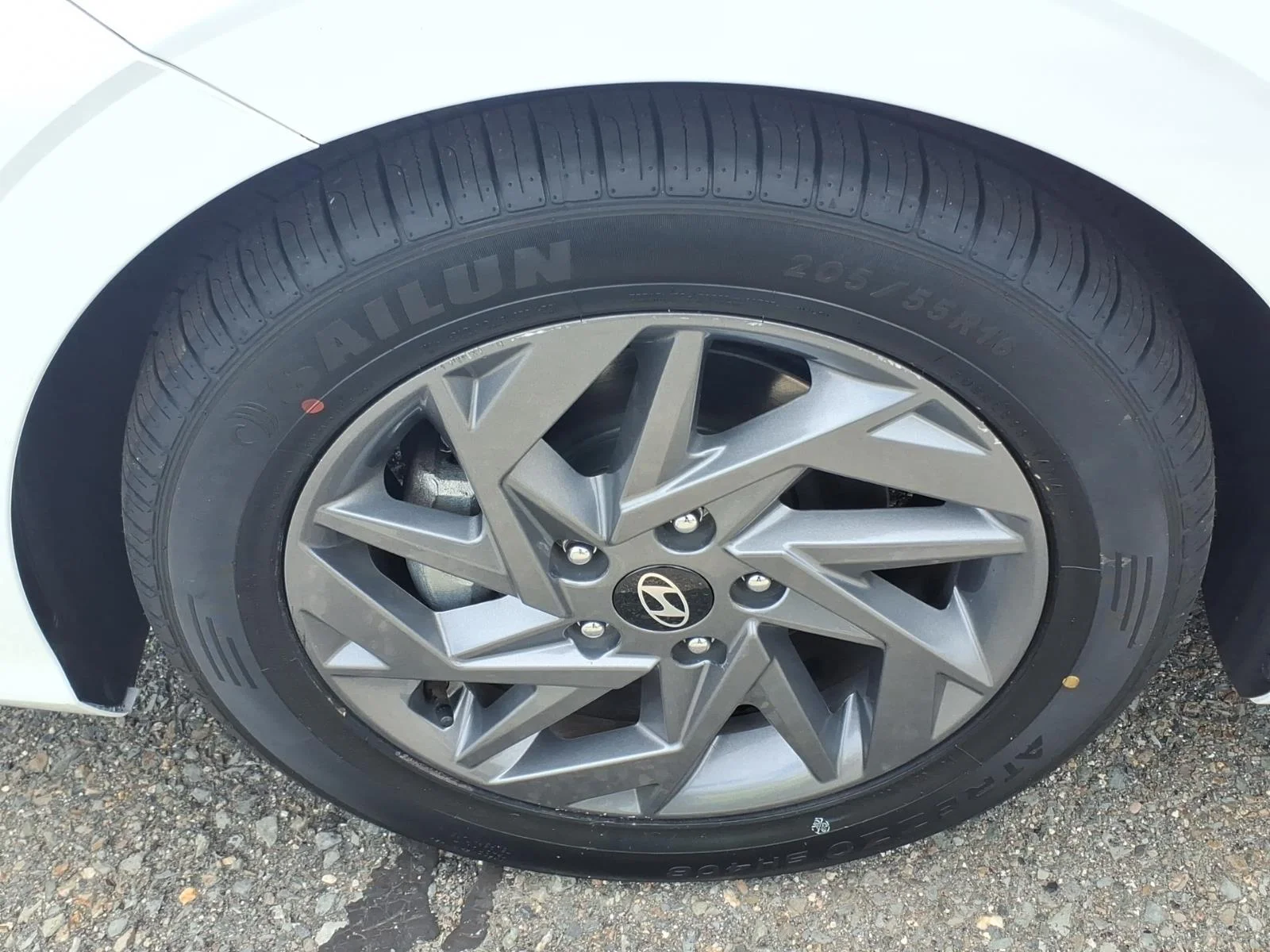 Used 2024 White Hyundai SEL image 10