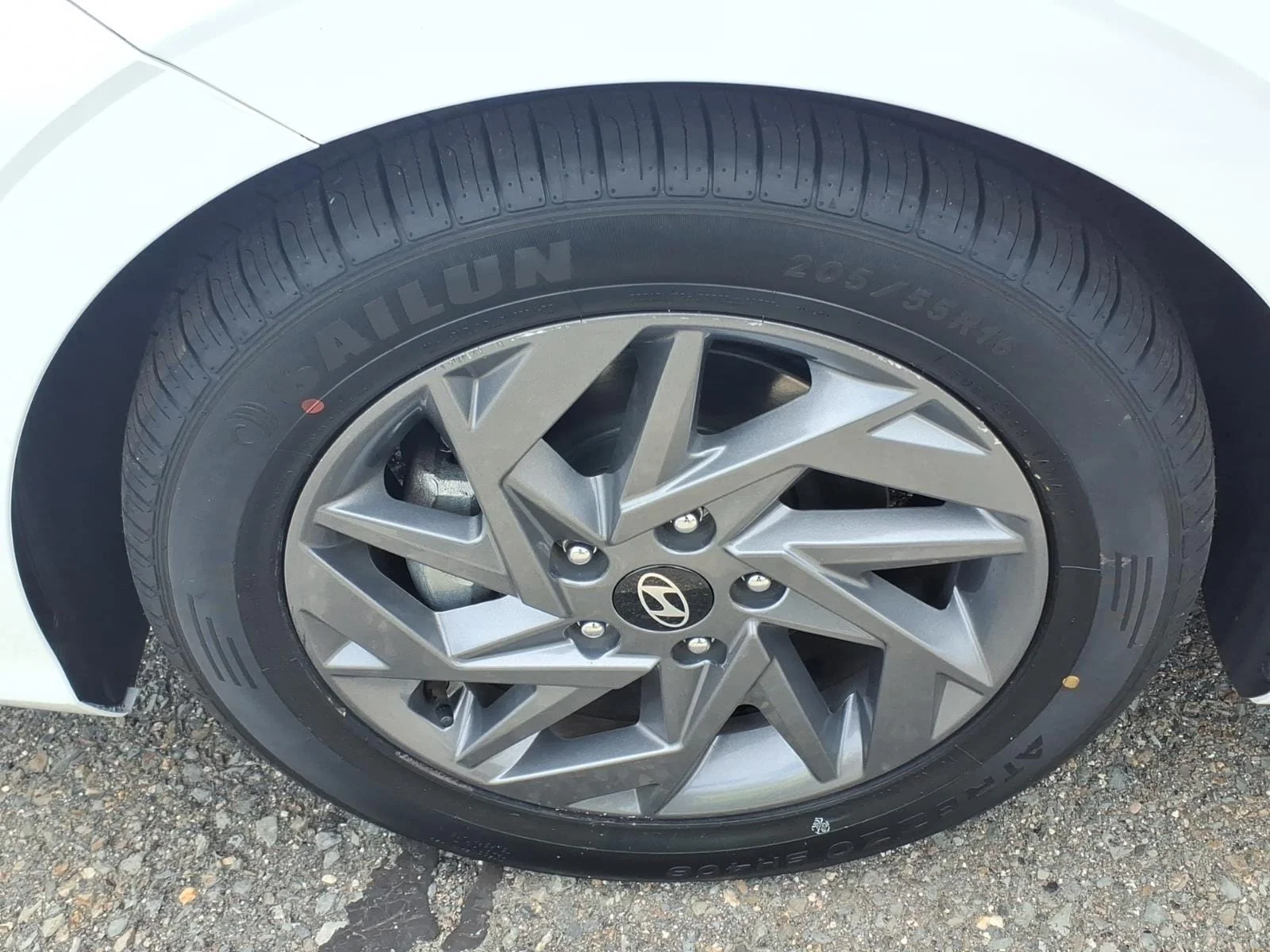 Used 2024 White Hyundai SEL image 10