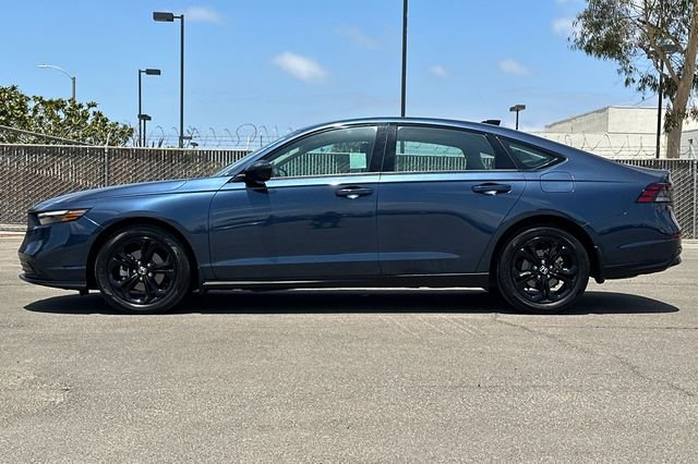 Used 2025 Canyon River Blue Met Honda SE image 7