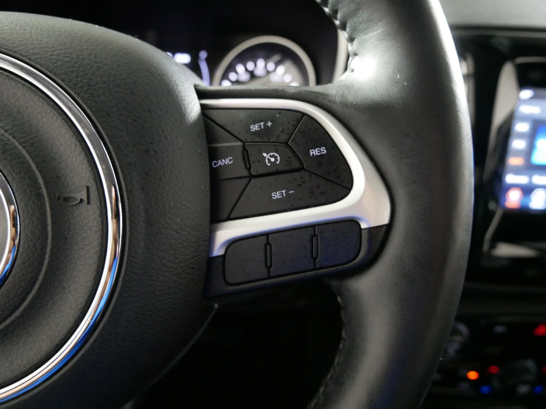 Used 2019 Granite Crystal Metallic Clearcoat Jeep Altitude image 28